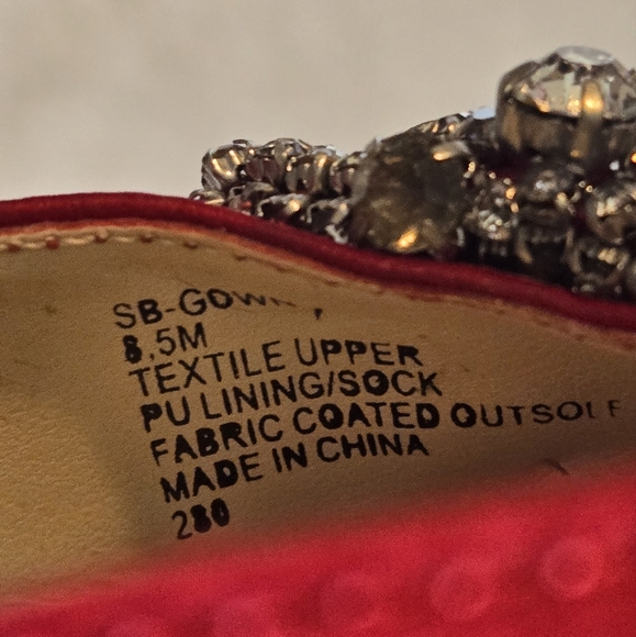 Betsey Johnson red satin jeweled bow heels, sz 8.5 - Picture 8 of 9
